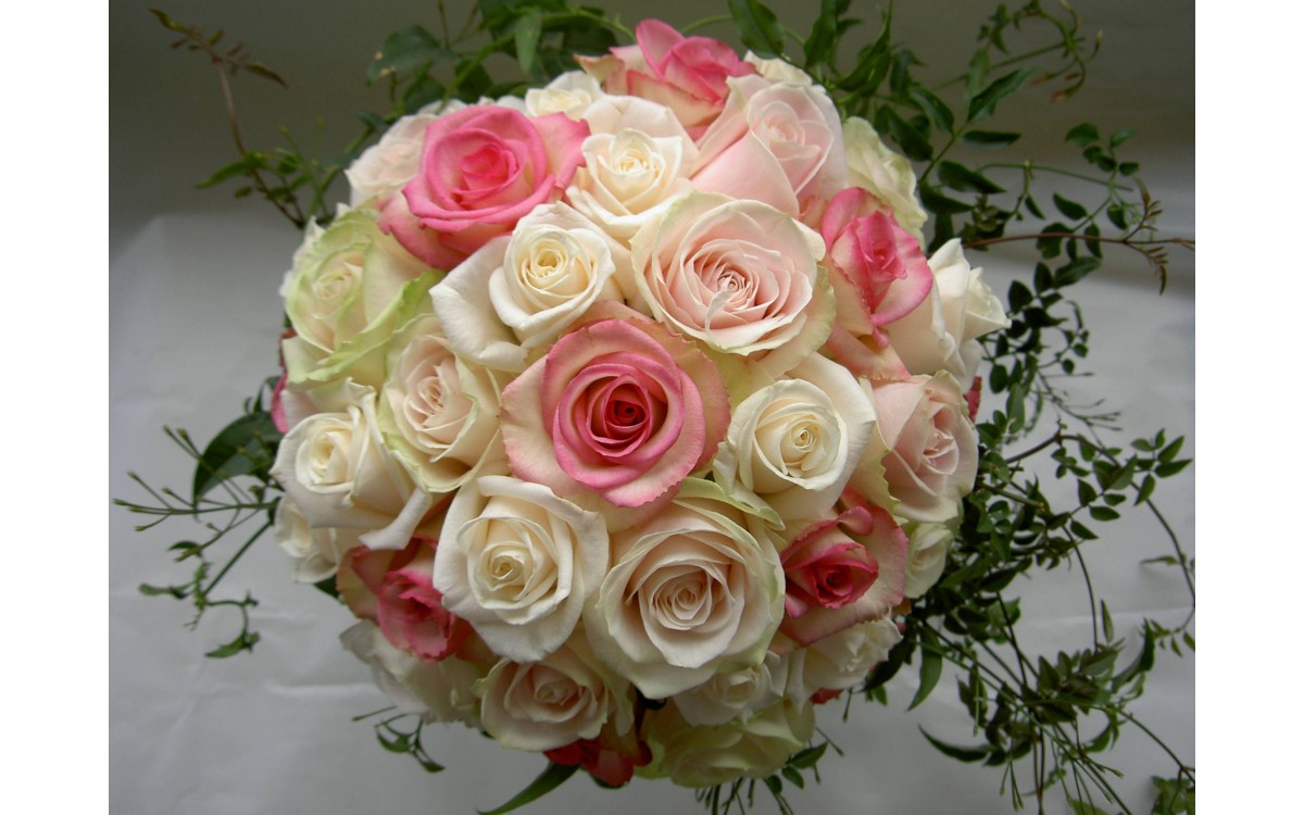 Какие цветы подарить маме: идеи для любых поводов