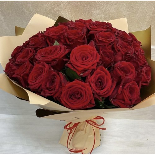 Букет из 51 роз Ред Наоми в упаковке 40см