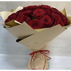 Букет из 51 роз Ред Наоми в упаковке 40см