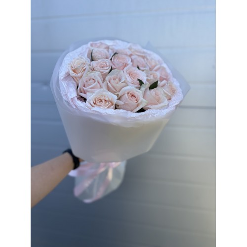 Букет из 17 роз Кимберли 60см с упаковкой 