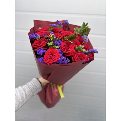 Букет из розы Ред Наоми и Статицы